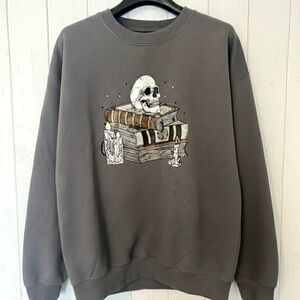 Gray Skull & Books Graphic Crewneck Sweater - Size Large